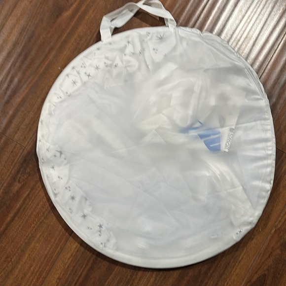 Baby Pack N Play Tent - Picture 6 of 7